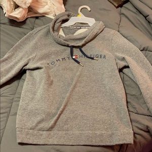 gray tommy hilfiger sweatshirt
